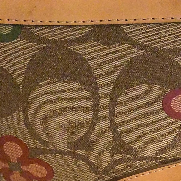 Coach PEYTON Signature Clover East West Duffle Bag - Picture 4 of 7